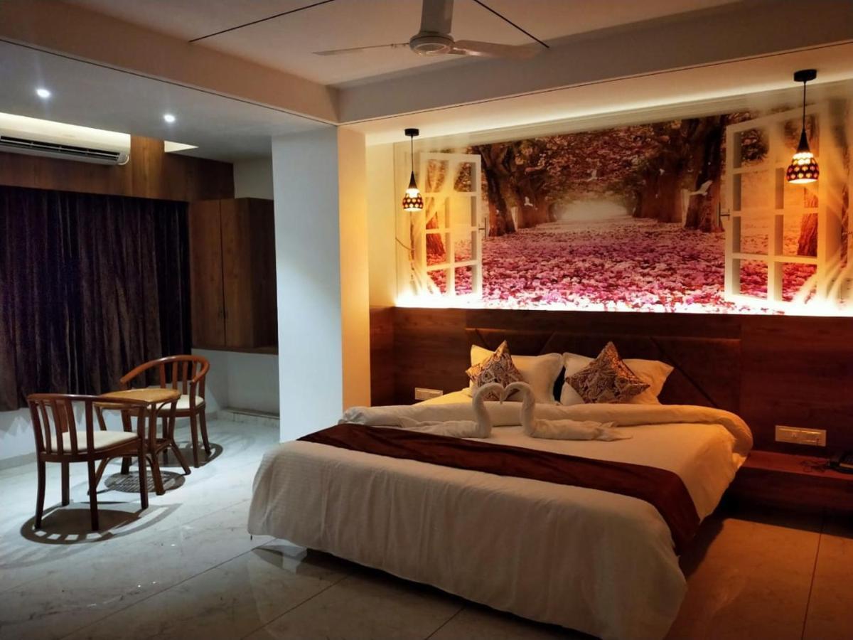 Hotel The Grand Piano - Best Business Hotel In Patan Kültér fotó