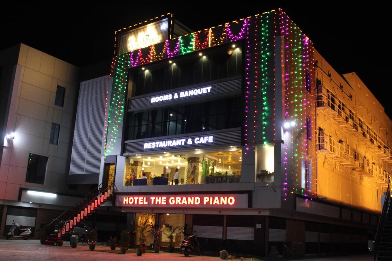 Hotel The Grand Piano - Best Business Hotel In Patan Kültér fotó