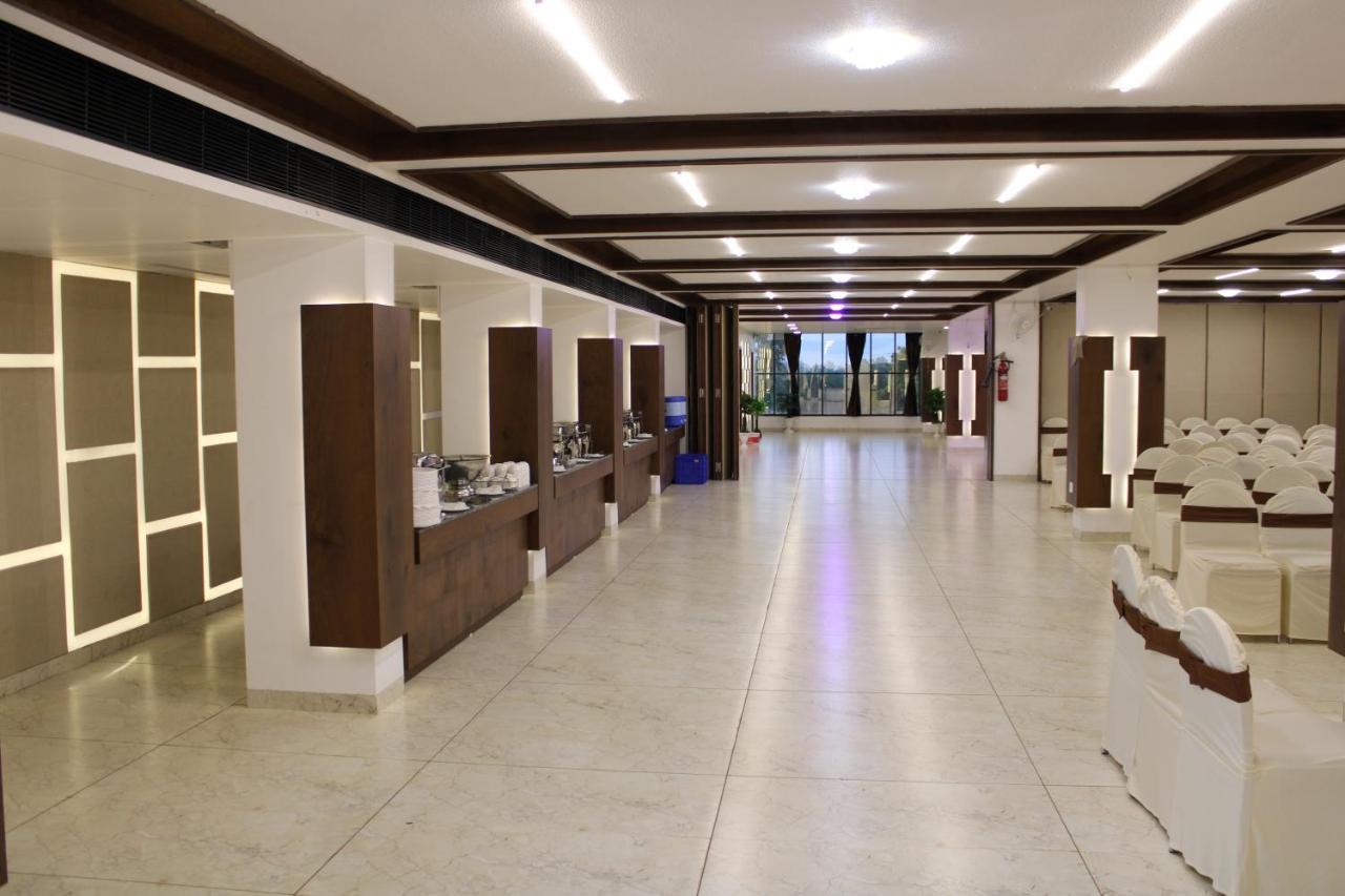 Hotel The Grand Piano - Best Business Hotel In Patan Kültér fotó
