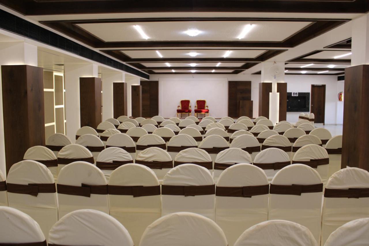 Hotel The Grand Piano - Best Business Hotel In Patan Kültér fotó