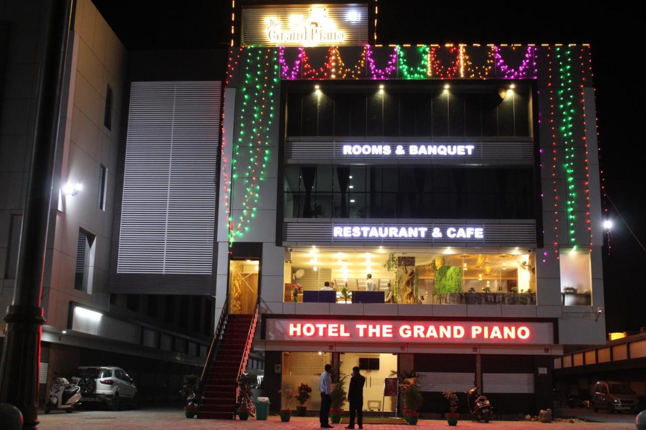 Hotel The Grand Piano - Best Business Hotel In Patan Kültér fotó