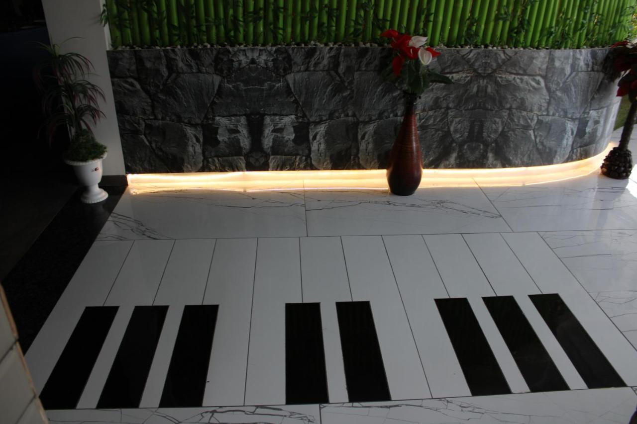Hotel The Grand Piano - Best Business Hotel In Patan Kültér fotó