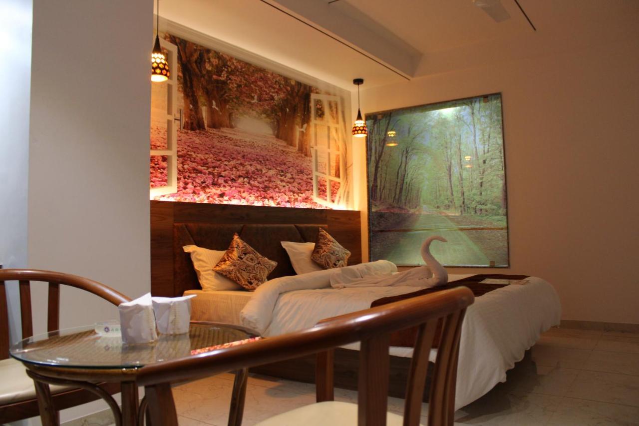 Hotel The Grand Piano - Best Business Hotel In Patan Kültér fotó