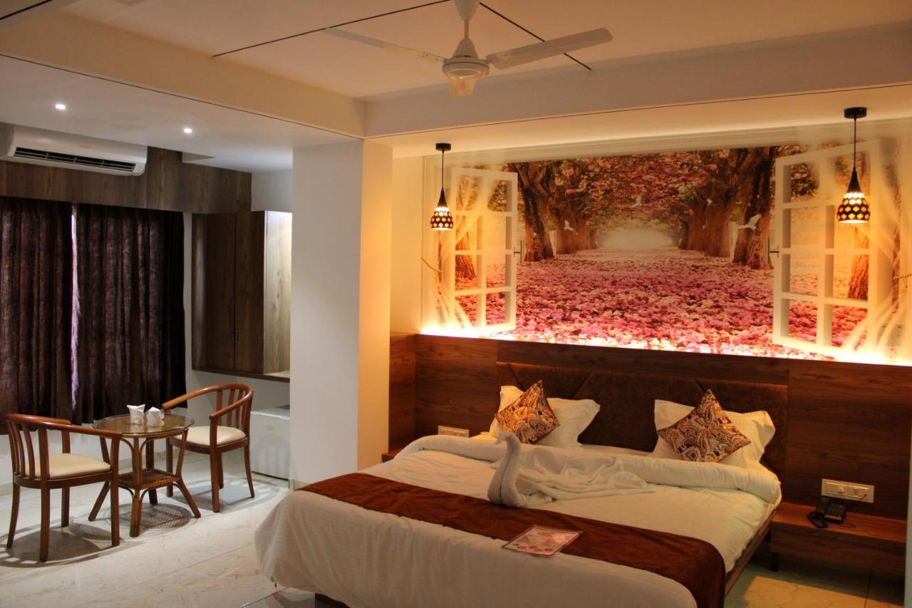 Hotel The Grand Piano - Best Business Hotel In Patan Kültér fotó