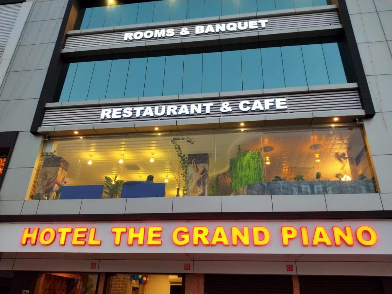 Hotel The Grand Piano - Best Business Hotel In Patan Kültér fotó