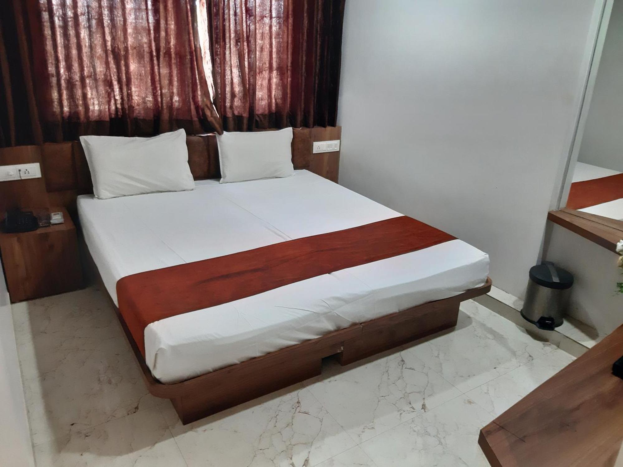 Hotel The Grand Piano - Best Business Hotel In Patan Kültér fotó