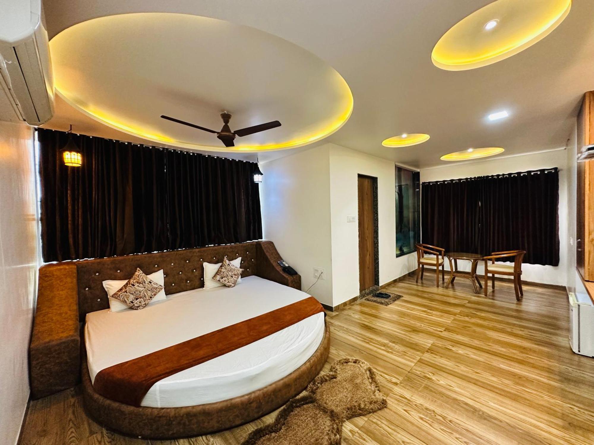 Hotel The Grand Piano - Best Business Hotel In Patan Kültér fotó